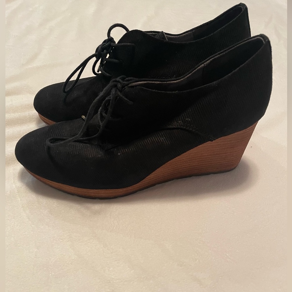 Dr. Scholl’s black wedge booties